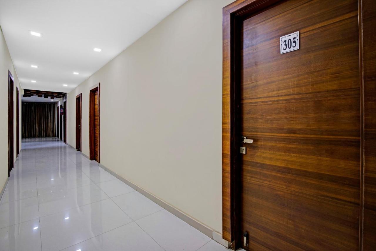 Hotel Navjivan Himatnagar Exteriér fotografie