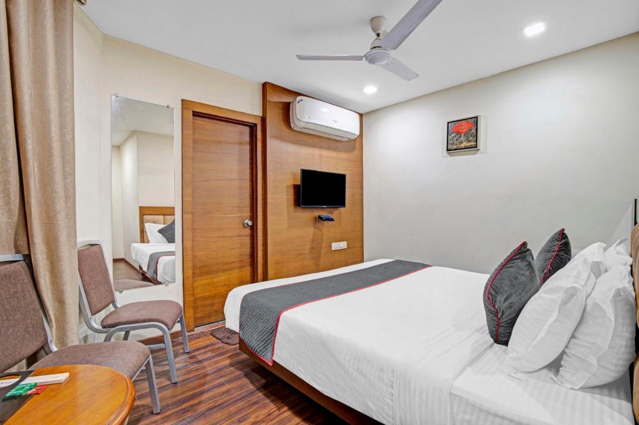 Hotel Navjivan Himatnagar Exteriér fotografie