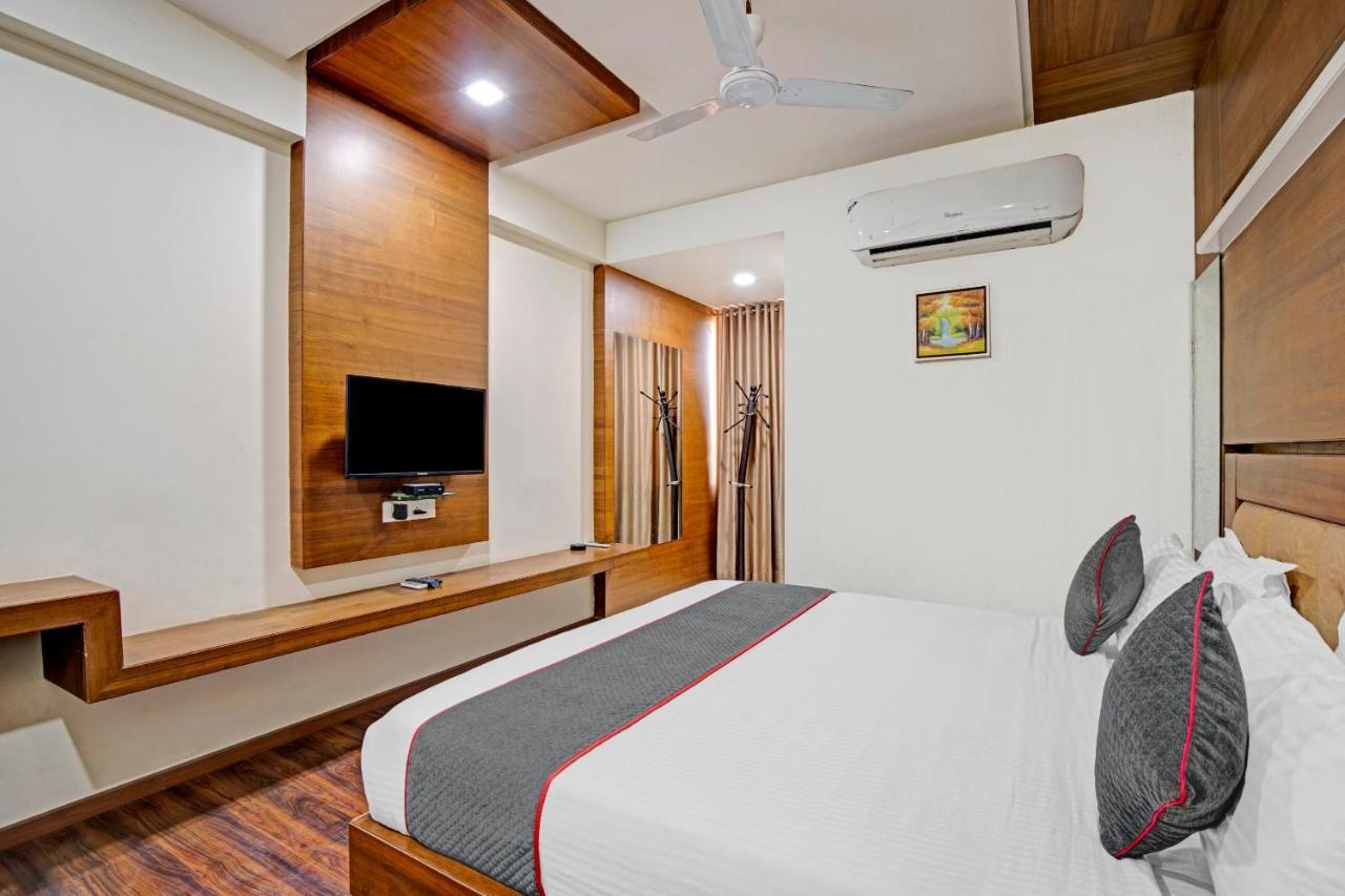 Hotel Navjivan Himatnagar Exteriér fotografie