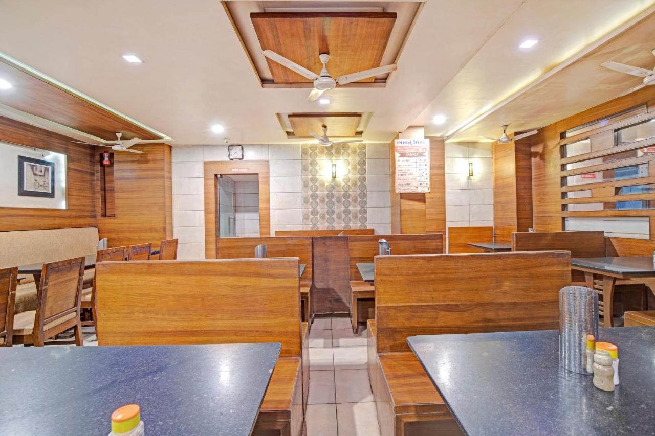 Hotel Navjivan Himatnagar Exteriér fotografie