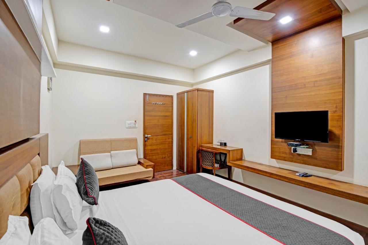 Hotel Navjivan Himatnagar Exteriér fotografie