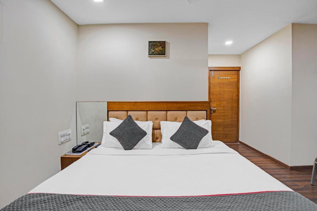 Hotel Navjivan Himatnagar Exteriér fotografie